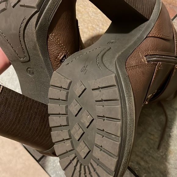 Woman’s Boots - Picture 5 of 8